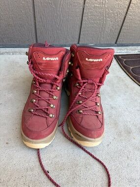 LOWA Women's GTX Mid Red Chili leather nubuck size 9